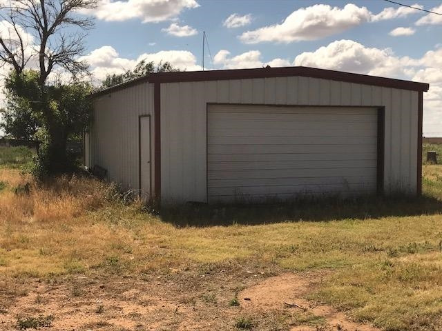 641 State Highway Ralls, TX 79357 - Photo 3 of 7 a backyard of a house