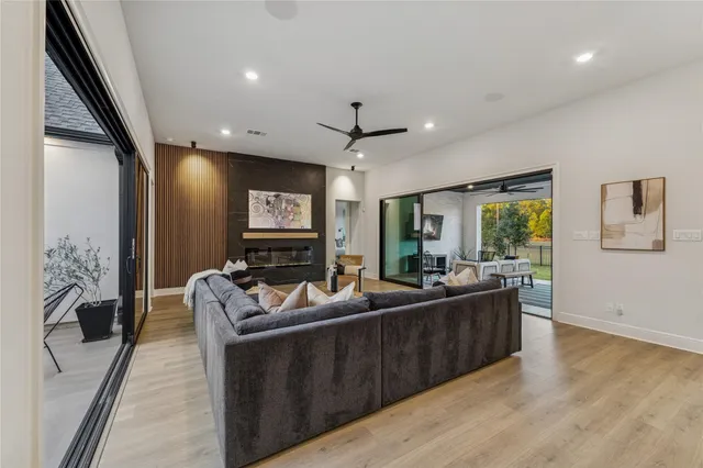 $998,900 | 5217 Liberty Cove Drive, Spring, TX 77386