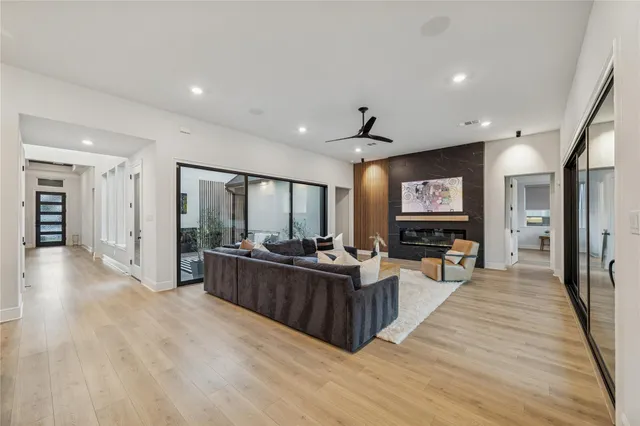 $998,900 | 5217 Liberty Cove Drive, Spring, TX 77386