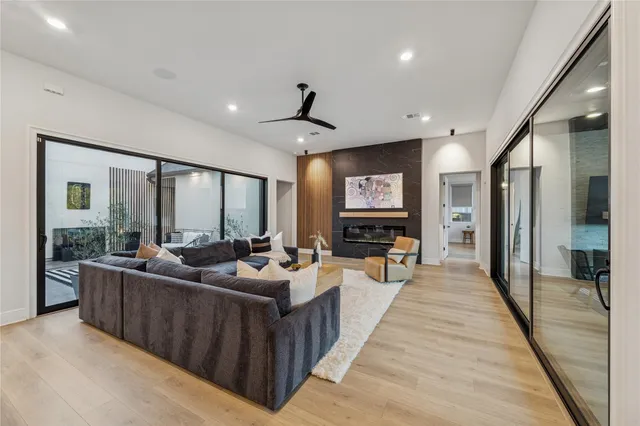 $998,900 | 5217 Liberty Cove Drive, Spring, TX 77386