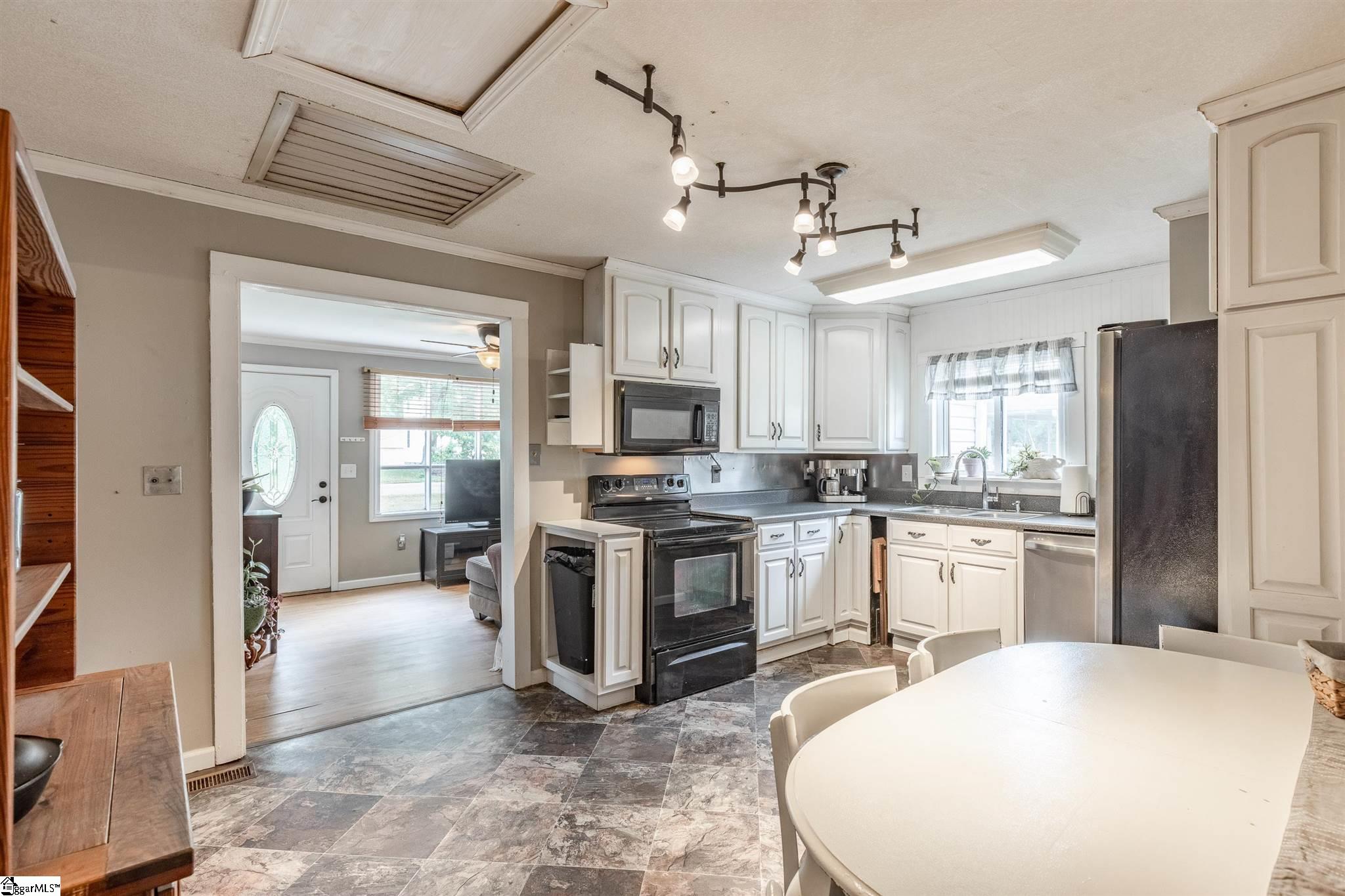 207 Edwards Road Lyman, SC 29365 - Photo 14 of 36 Gallery Image 14