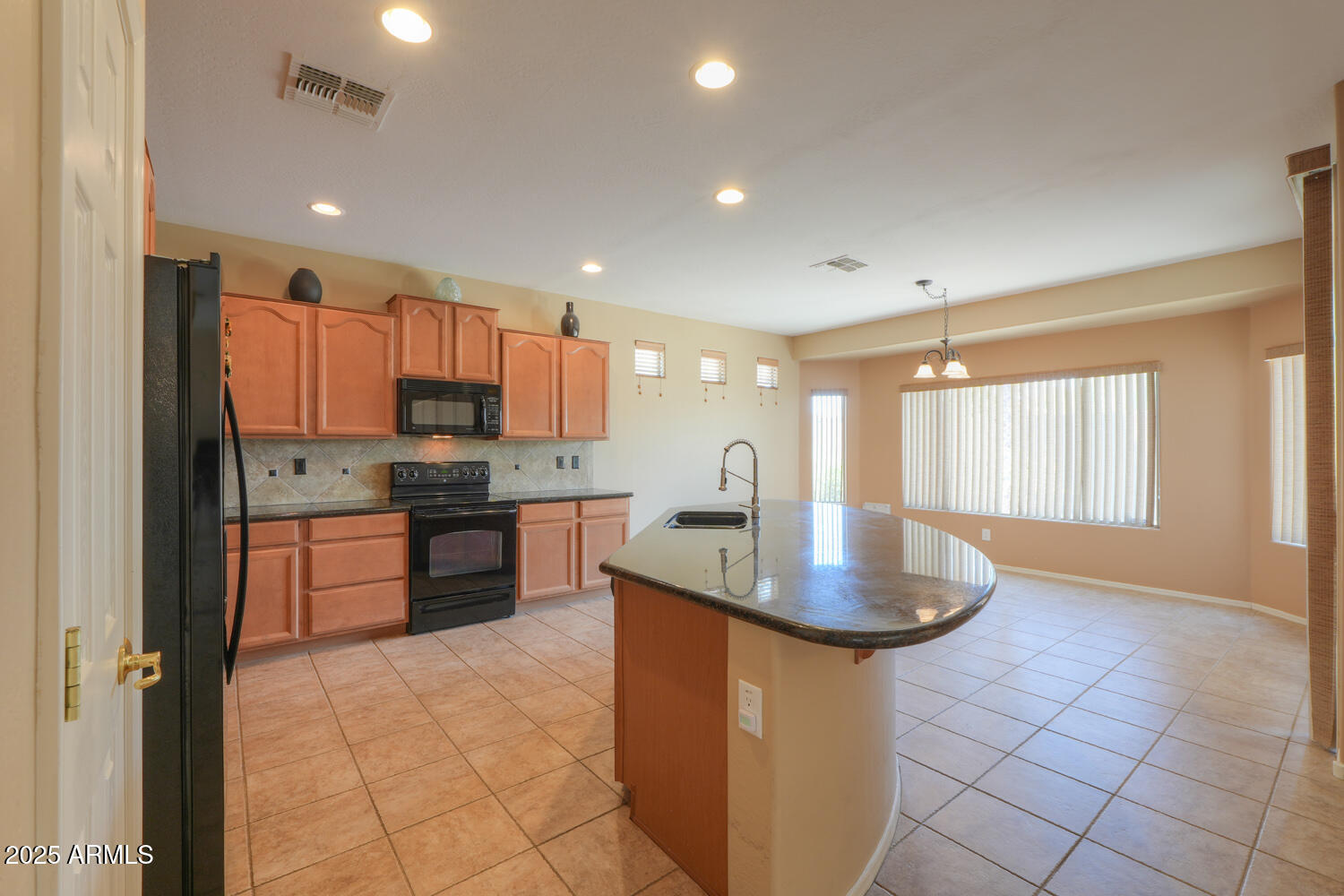 42360 Abbey Road Maricopa, AZ 85138 - Photo 7 of 56 07