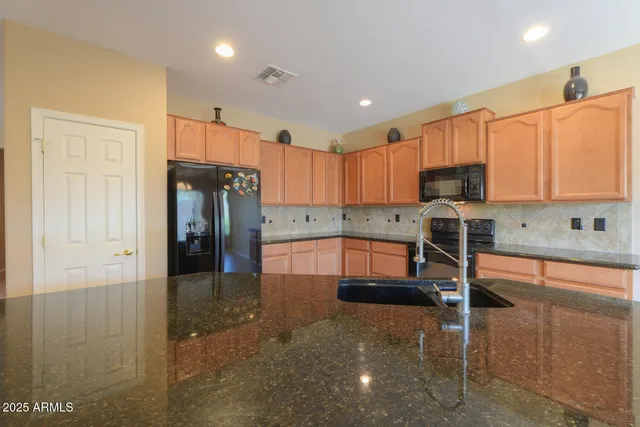 $1,800 | 42360 Abbey Road, Maricopa, AZ 85138