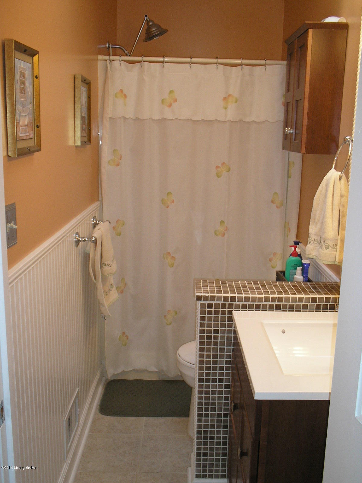 3306 Robin Road Audubon Park, KY 40213 - Photo 17 of 40 First Floor Bathroom