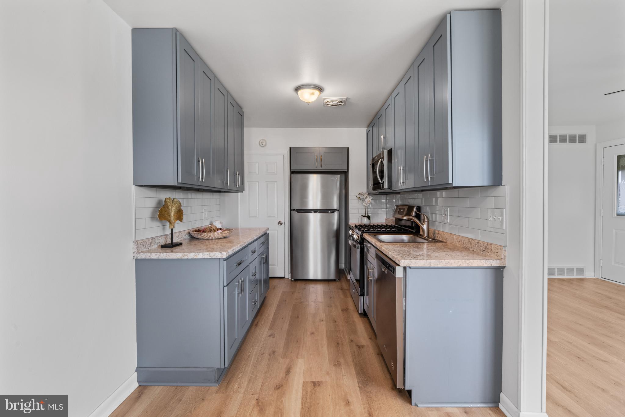 615 Sherrie Road Philadelphia, PA 19115 - Photo 8 of 30 Kitchen