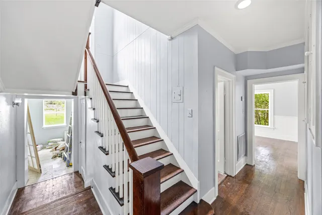 a view of an entryway with workspace