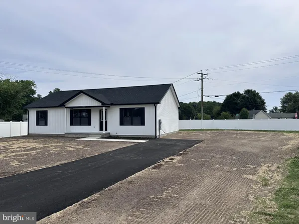 $359,900 | 19157 East Meadowview Drive, Milton, DE 19968