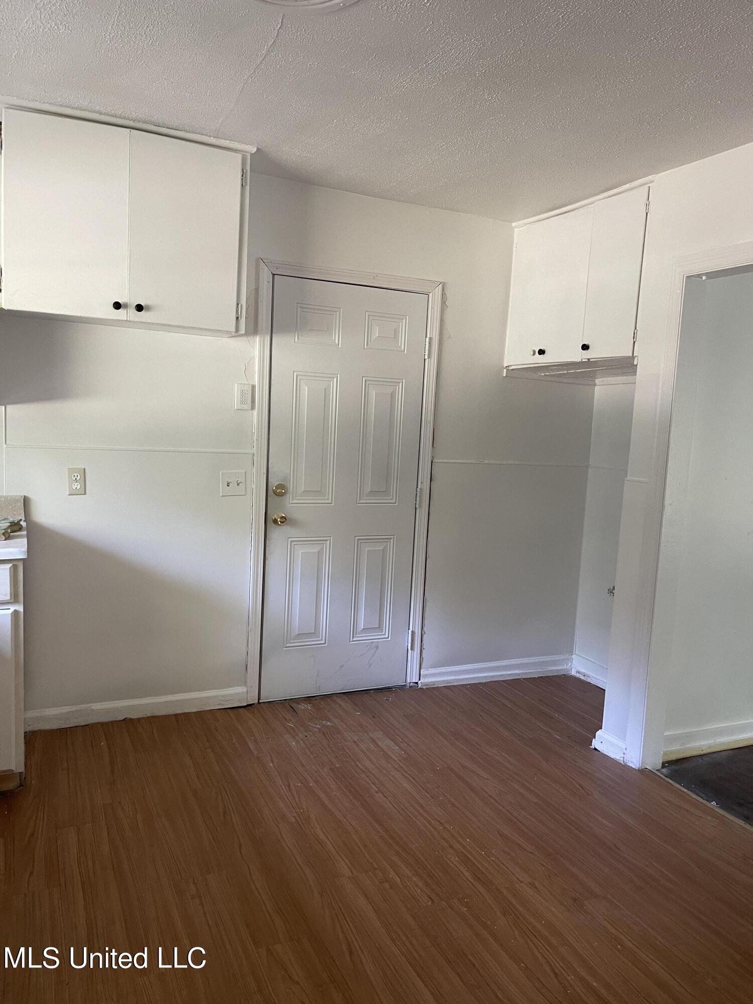 220 Wildwood Terrace Jackson, MS 39212 - Photo 2 of 14 IMG_3693