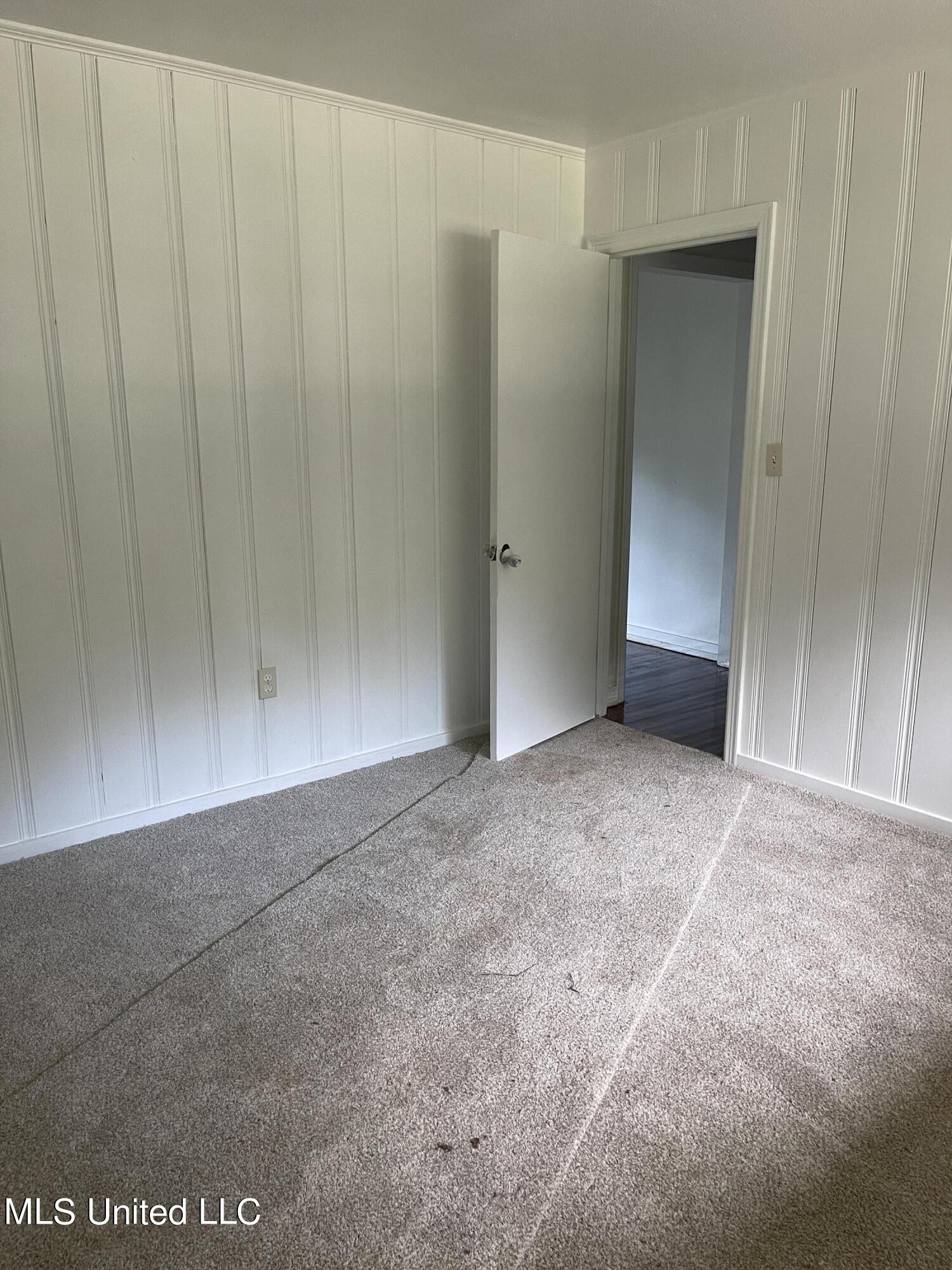 220 Wildwood Terrace Jackson, MS 39212 - Photo 5 of 14 IMG_3702