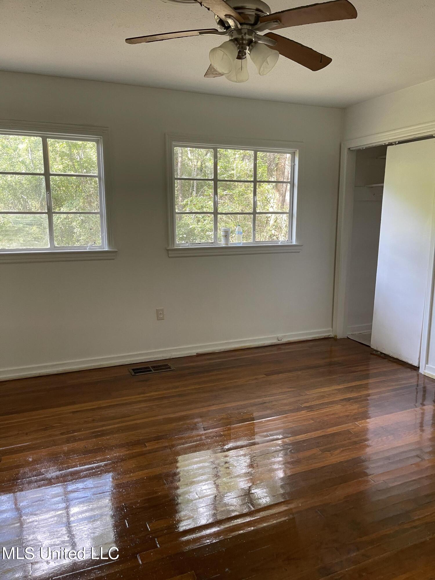 220 Wildwood Terrace Jackson, MS 39212 - Photo 7 of 14 IMG_3706