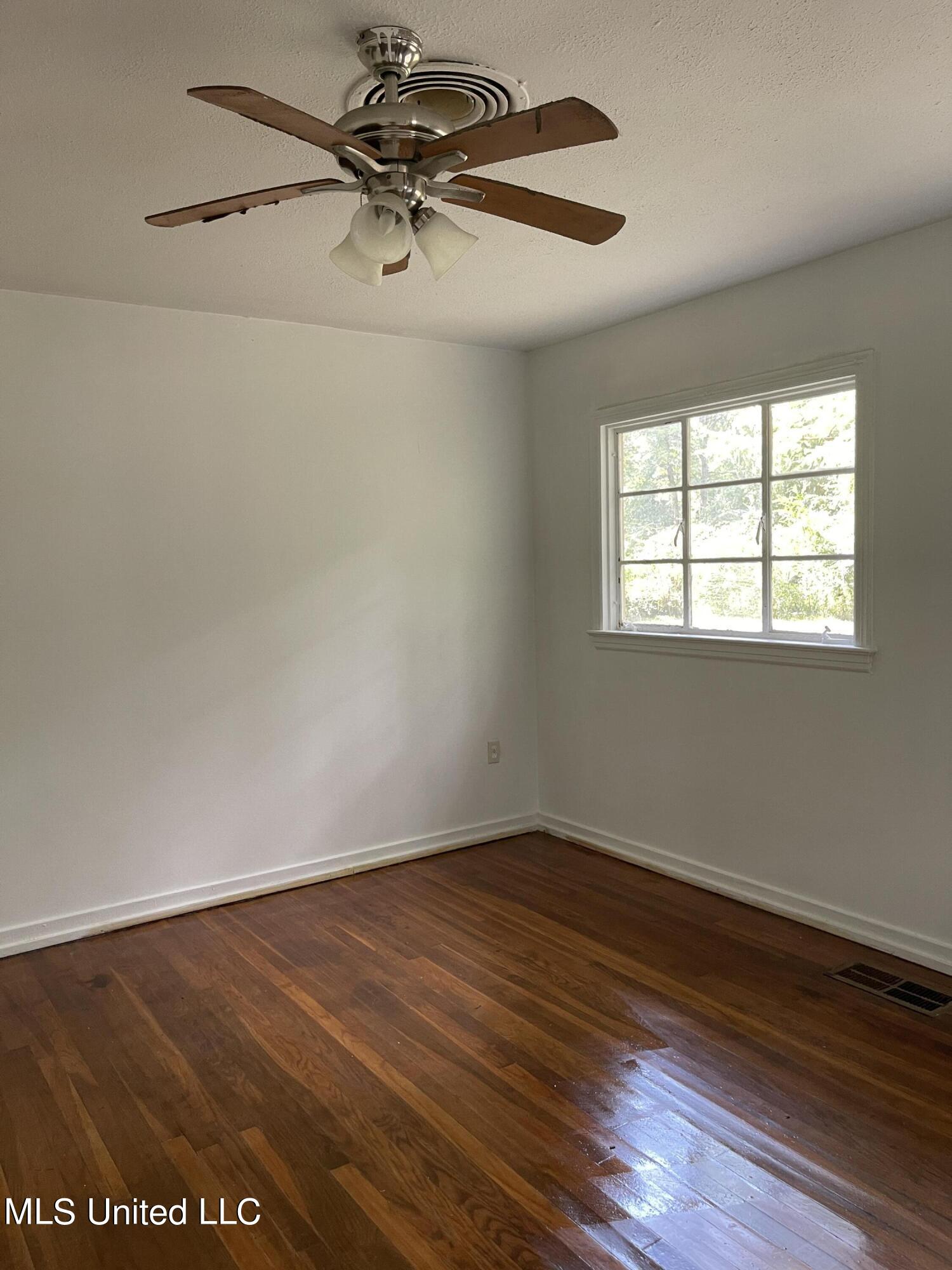 220 Wildwood Terrace Jackson, MS 39212 - Photo 8 of 14 IMG_3711