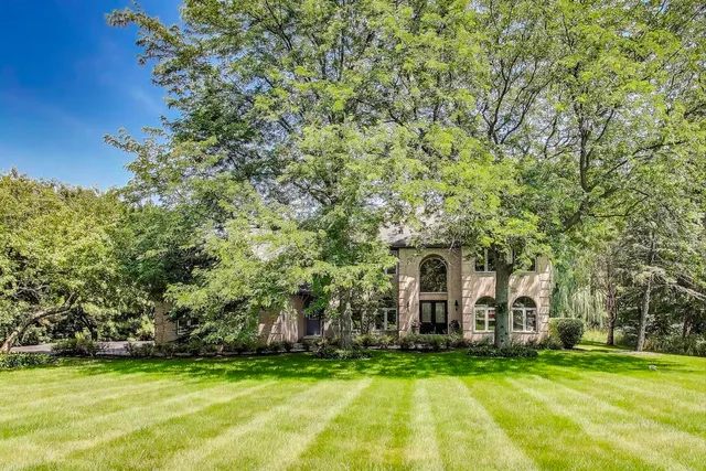 $875,000 | 6 Steeplechase Drive, Hawthorn Woods, IL 60047