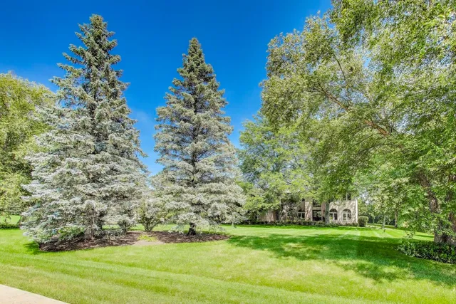 $875,000 | 6 Steeplechase Drive, Hawthorn Woods, IL 60047