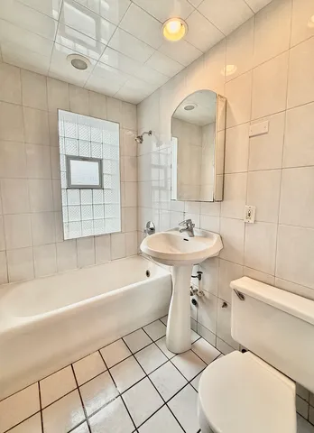 $2,000 | 314 North Maple Avenue, Unit 3S, Oak Park, IL 60302