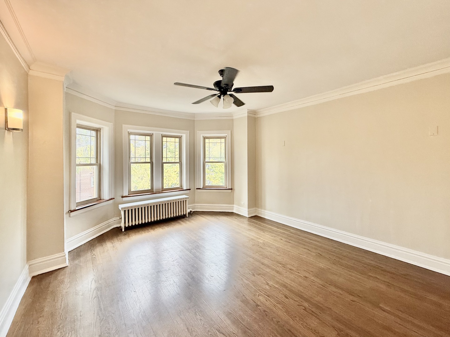 314 North Maple Avenue, Unit 3S Oak Park, IL 60302 - Photo 3 of 22 an empty room with wooden floor and windows