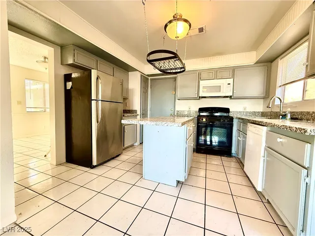 $2,400 | 1663 Duarte Drive, Henderson, NV 89014