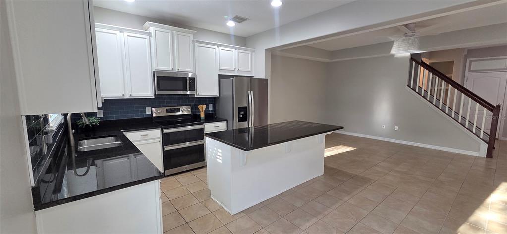 9478 Silver Buttonwood Street Orlando, FL 32832 - Photo 7 of 33