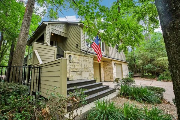 $925,000 | 34 Highbush Court, The Woodlands, TX 77381