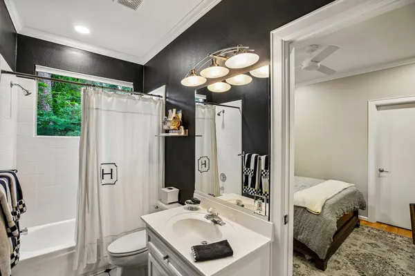 $925,000 | 34 Highbush Court, The Woodlands, TX 77381