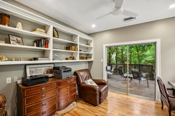 $925,000 | 34 Highbush Court, The Woodlands, TX 77381