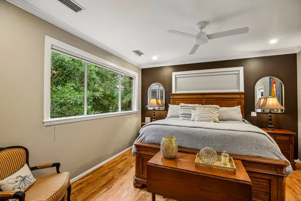 $925,000 | 34 Highbush Court, The Woodlands, TX 77381