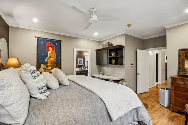 $925,000 | 34 Highbush Court, The Woodlands, TX 77381