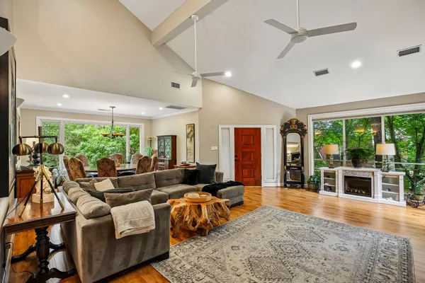 $925,000 | 34 Highbush Court, The Woodlands, TX 77381