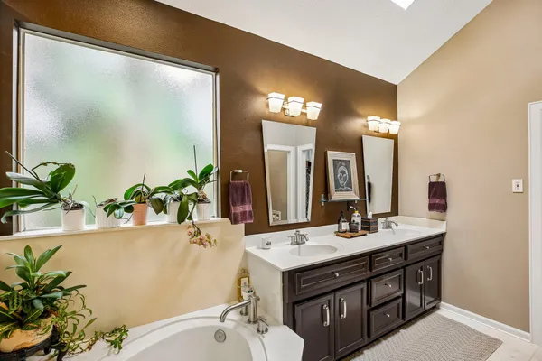 $925,000 | 34 Highbush Court, The Woodlands, TX 77381