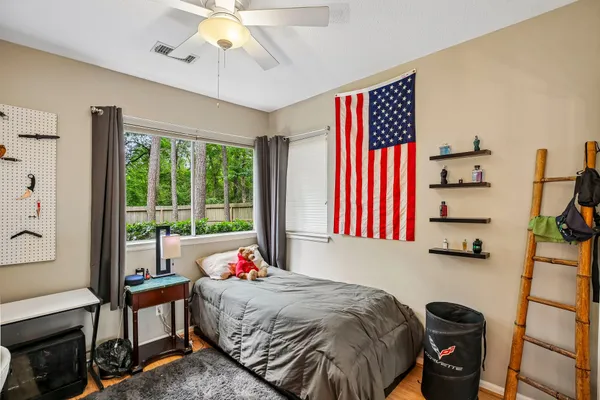 $925,000 | 34 Highbush Court, The Woodlands, TX 77381
