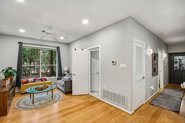 $925,000 | 34 Highbush Court, The Woodlands, TX 77381