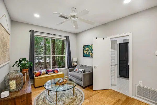 $925,000 | 34 Highbush Court, The Woodlands, TX 77381