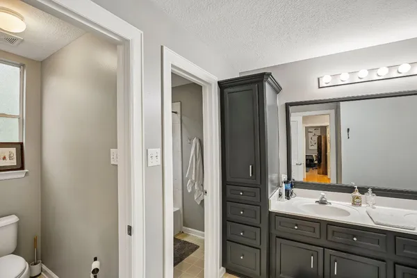 $925,000 | 34 Highbush Court, The Woodlands, TX 77381
