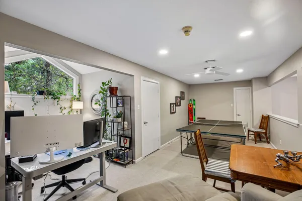 $925,000 | 34 Highbush Court, The Woodlands, TX 77381