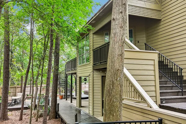 $925,000 | 34 Highbush Court, The Woodlands, TX 77381