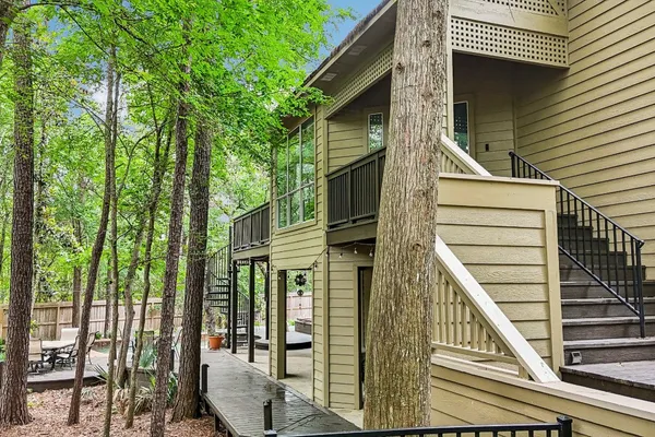 $925,000 | 34 Highbush Court, The Woodlands, TX 77381