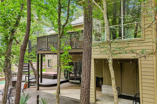 $925,000 | 34 Highbush Court, The Woodlands, TX 77381