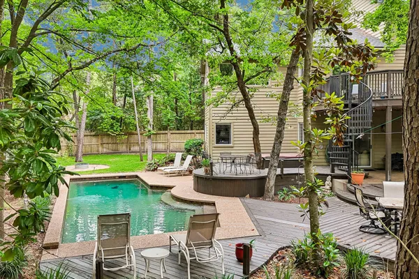 $925,000 | 34 Highbush Court, The Woodlands, TX 77381