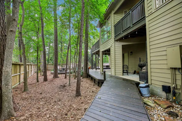 $925,000 | 34 Highbush Court, The Woodlands, TX 77381