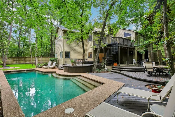 $925,000 | 34 Highbush Court, The Woodlands, TX 77381