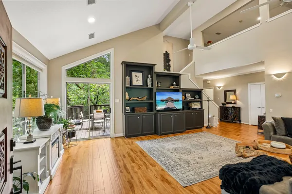 $925,000 | 34 Highbush Court, The Woodlands, TX 77381