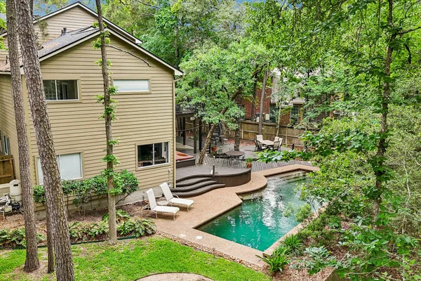 $925,000 | 34 Highbush Court, The Woodlands, TX 77381