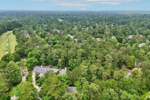 $925,000 | 34 Highbush Court, The Woodlands, TX 77381