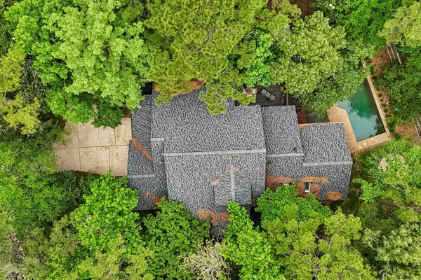 $925,000 | 34 Highbush Court, The Woodlands, TX 77381