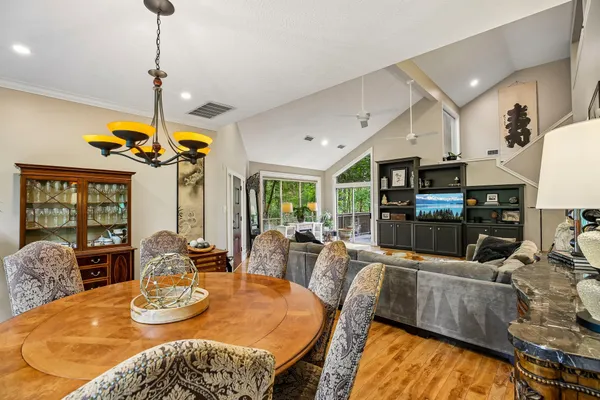 $925,000 | 34 Highbush Court, The Woodlands, TX 77381