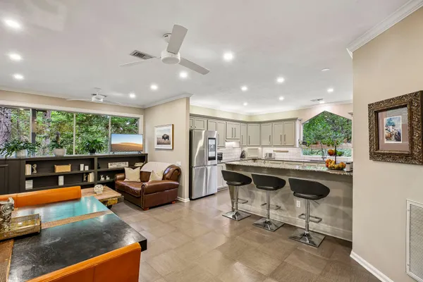 $925,000 | 34 Highbush Court, The Woodlands, TX 77381