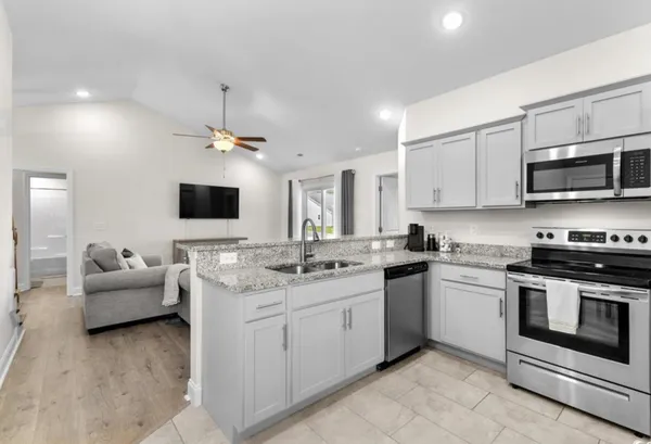 $2,200 | 224 Fishburn Drive, Conway, SC 29526