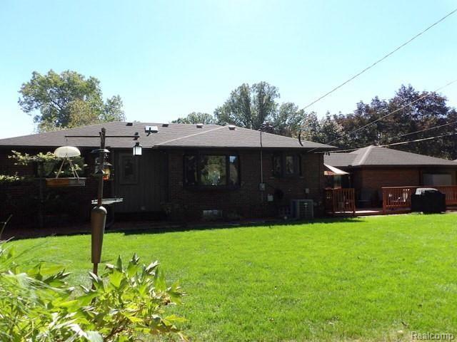 19226 Champaign Road Allen Park, MI 48101 - Photo 11 of 78 11. NEW (2020) DIMENSIONAL ROOF SHINGLES!