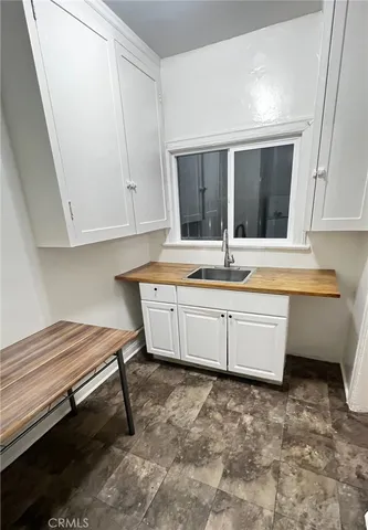 a view of kitchen with washer and dryer