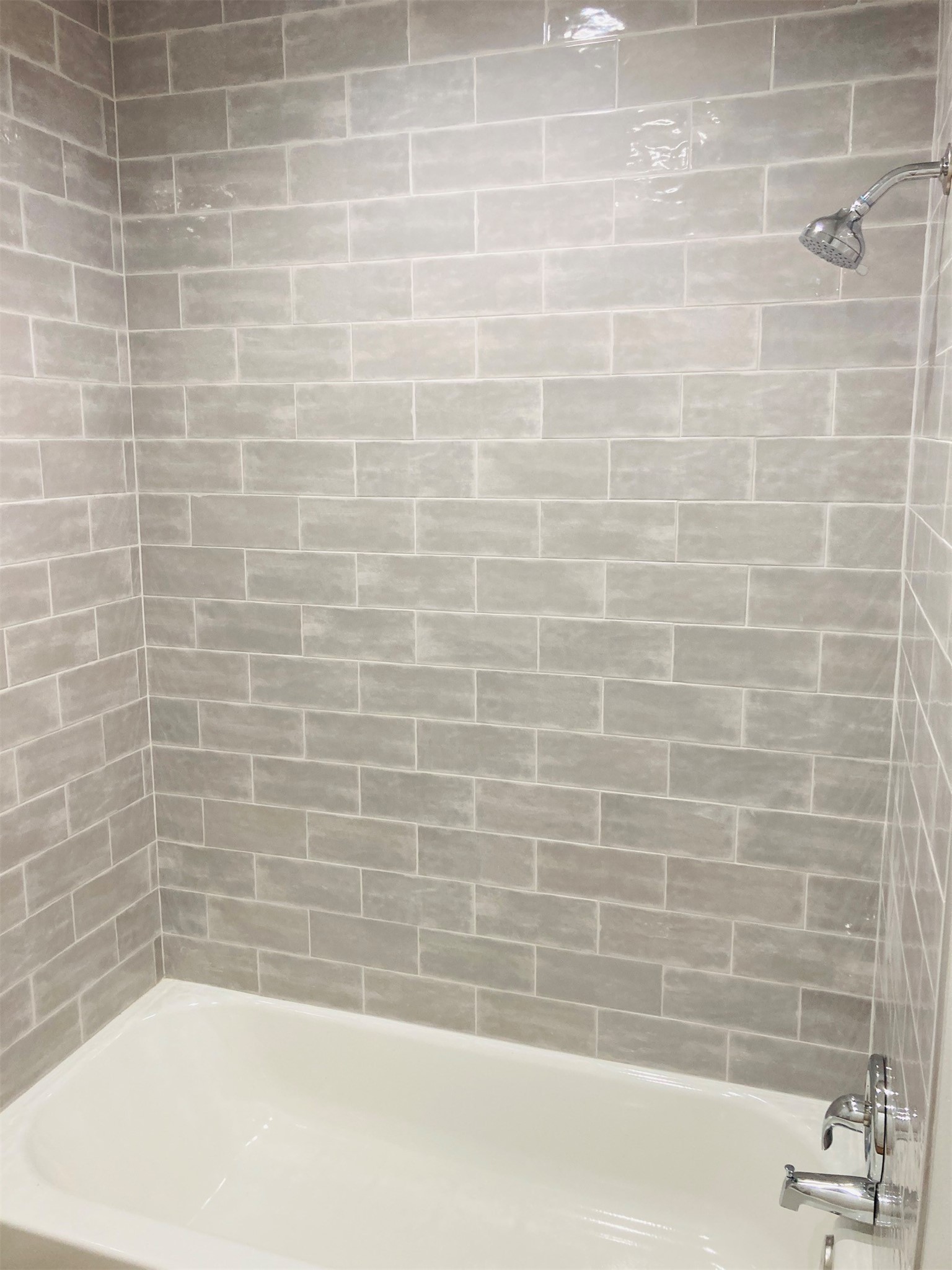 807 71st Street Houston, TX 77011 - Photo 7 of 10 a bathroom with a bathtub