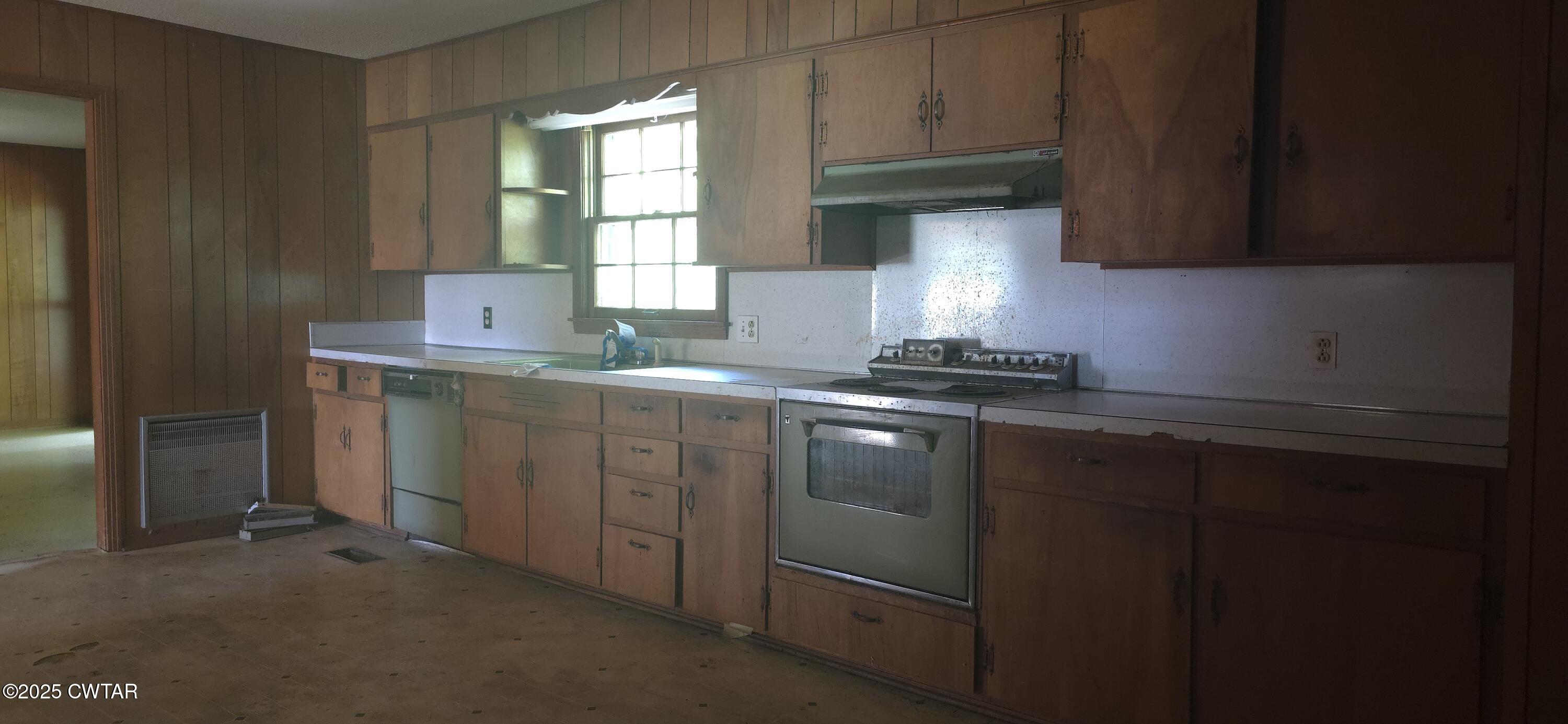 224 Bible Grove Road Lexington, TN 38351 - Photo 4 of 13 a kitchen with cabinets appliances and a window